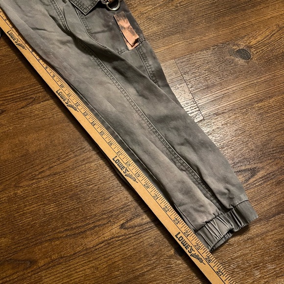 ⭐️Forever 21 Gray Acid Wash Cargo Buckled Cuffed Jogger Pants Size L - Picture 14 of 14